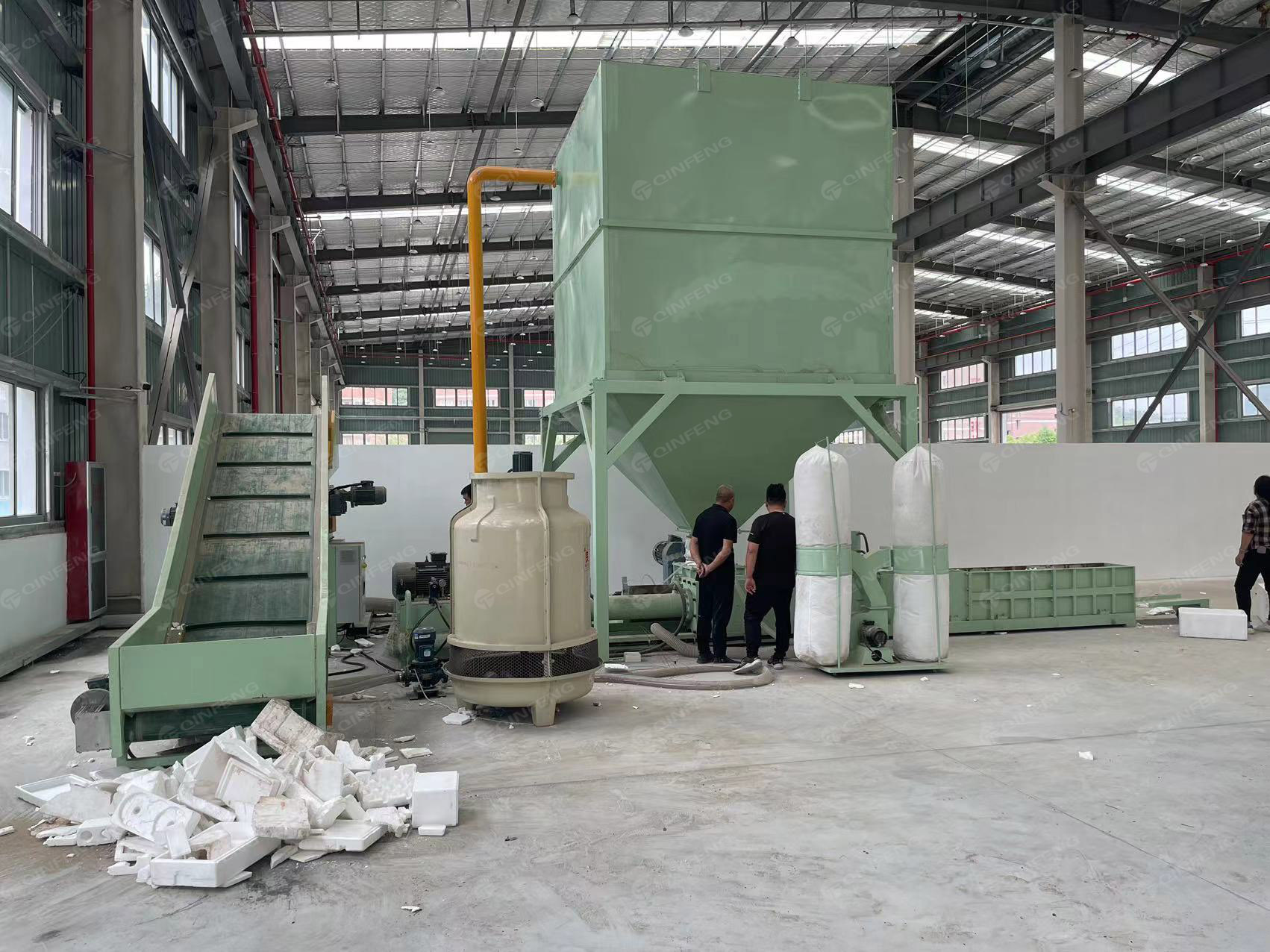 秦風(fēng)機械-----EPS廢料液壓壓縮機:確保高效與安全