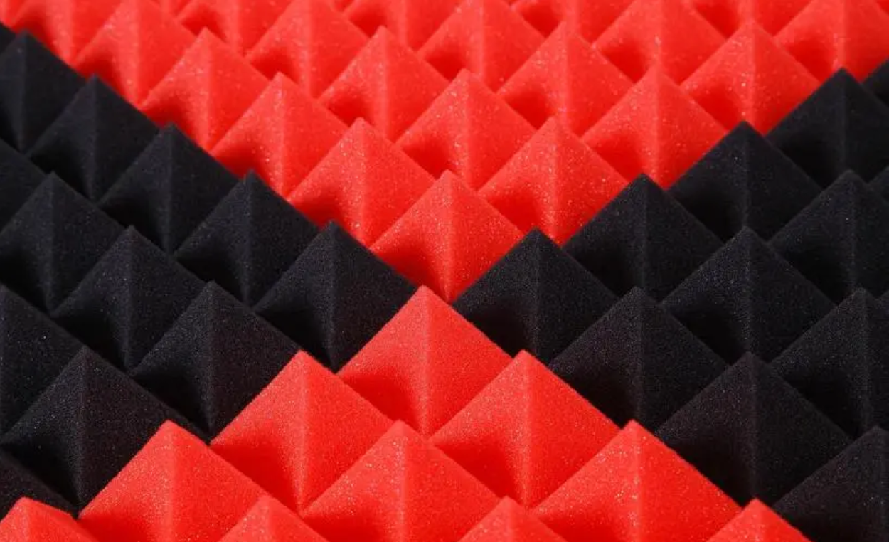 吸音產(chǎn)品中的泡沫廢料及如何通過秦風(fēng)機械進(jìn)行回收利用